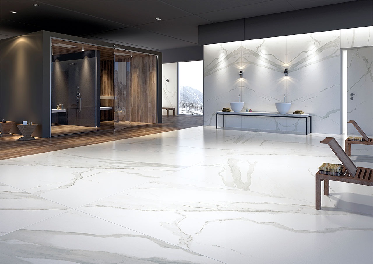 As peças da linha Duomo podem chegar a 2,40 m, colaborando para a sensação de amplitude do espaço. Observe a nitidez das formas no porcelanato e como o aspecto de cristal garante mais profundidade.